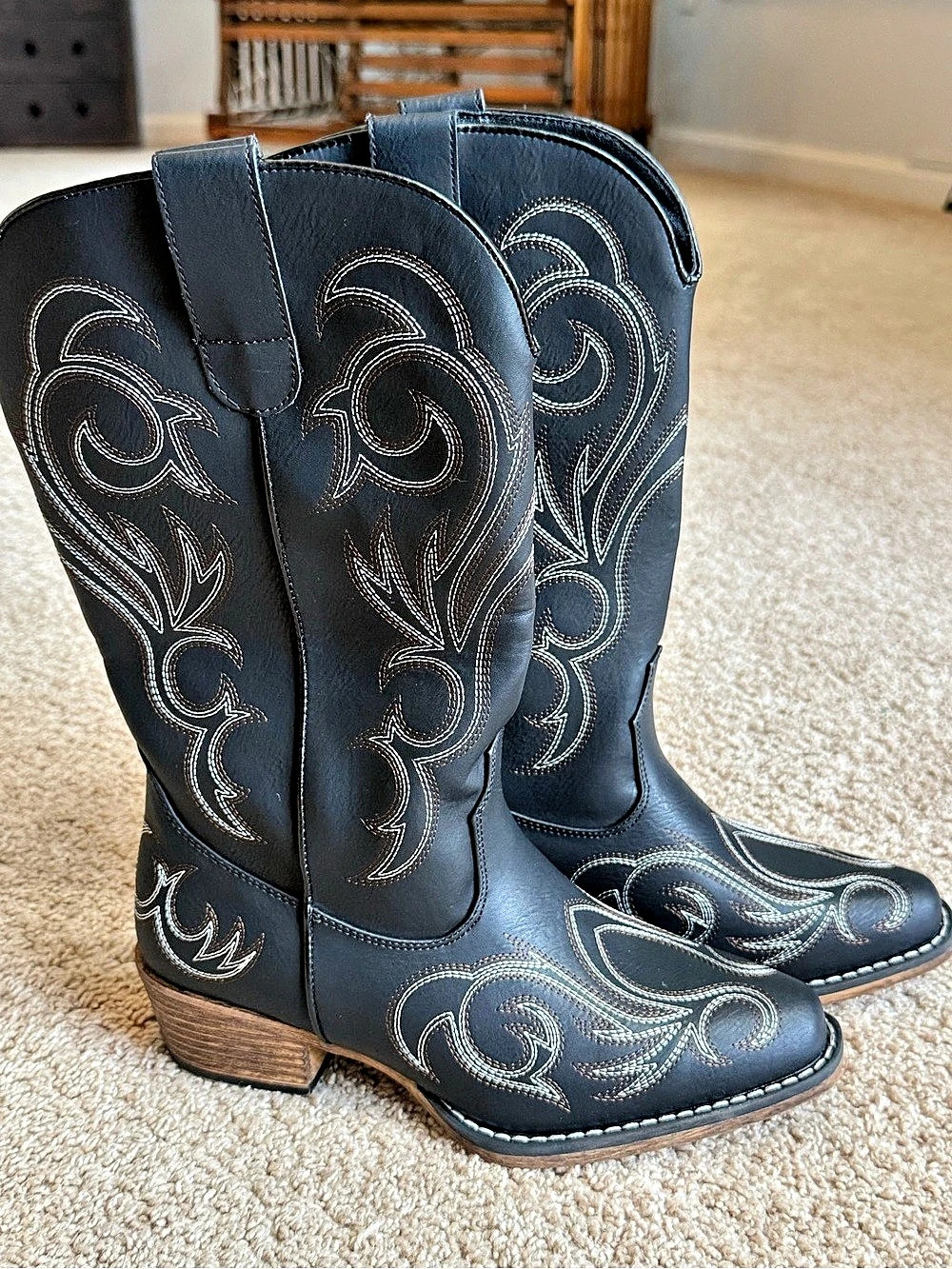 DREAM PAIRS Women’s Size 6 Black Western Cowboy Boots Embroidered Mid-Calf